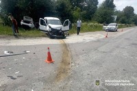 На Ізяславщині поліцейські встановлюють обставини ДТП, у якій травмувався малолітній пасажир