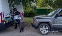 Поліцейські вивезли з-під обстрілів 14 жителів Приморського та Степногірська Василівського району