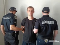 Поліцейські оперативно затримали підозрюваного у грабежі в Чернігові