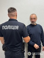 У Чернігові поліцейські затримали підозрюваного, який завдав тяжких тілесних ушкоджень своєму знайомому