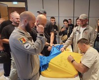 Символ незламності: Прапор України з підписом Усика прибув до Павлограда