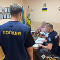 На Буковині поліцейські викрили гендиректора медустанови, підозрюваного у розтраті бюджетних коштів