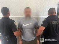 Перевозив на «швидкій» із Київщини до Закарпаття: на Хустщині поліція затримала підозрюваного у переправленні осіб через кордон