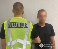 Оперативники затримали чоловіка, який зірвав з шиї пенсіонерки золотий ланцюжок