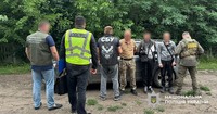 Буковинські правоохоронці затримали жителя Дніпропетровщини за організацію незаконного трансферу осіб до Молдови та підкуп прикордонника