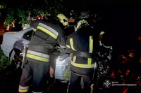 У Павлограді рятувальники деблокували пасажира з понівеченого авто після нічної ДТП