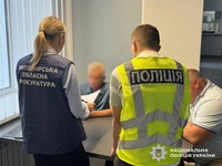 «Подарував» землі на понад 5,3 млн грн: житомирські поліцейські викрили держслужбовця у зловживанні службовим становищем