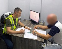 Незаконно вивіз понад 93 тонни зернової продукції: поліцейські Житомирщини викрили посадовця в розтраті чужого майна