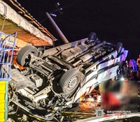 У Баштанському районі слідчі поліції встановлюють обставини ДТП за участі рейсового мікроавтобуса: є загиблі та травмовані пасажири