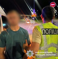 Поліцейські затримали зловмисника, який пограбував військову у Голосіївському районі столиці