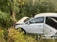Поліцейські Вінниччини розслідують обставини трьох ДТП, у яких травмувалася неповнолітня пасажирка, пішохідка та водій трактора