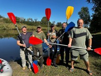 Каяки, підтримка і спокій: у Павлограді ветерани провели день на воді