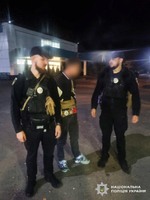 Поліцейські Київщини затримали чоловіка за вчинення хуліганських дій у Броварах