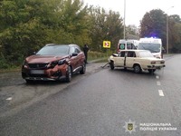 Поліція Вінниччини розслідує обставини ДТП, у якій травмувалися водій та пасажир