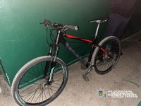 Чернігівські поліцейські повідомили двом зловмисникам про підозру у крадіжках велосипедів з під’їздів багатоповерхівок