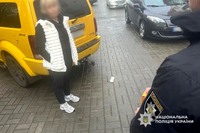 На Черкащині поліцейські викрили жінку у зловживанні впливом