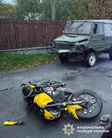 На Полонщині поліцейські встановлюють обставини ДТП, у  якій травмувався неповнолітній мотоцикліст