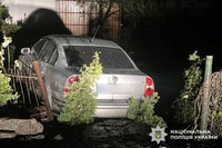 У Старокостянтинові поліцейські оголосили підозру автослюсарю, який викрав автівку клієнта та вчинив на ній ДТП