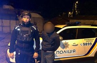 Поліцейські охорони Одещини затримали чоловіка за незаконне проникнення до приватного будинку