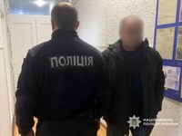 В Чернігівському районі поліцейські затримали підозрюваного у завданні тяжких тілесних ушкоджень знайомому