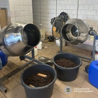 В Одесі викрили два нелегальні цехи з виробництва тютюнових виробів