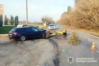 На Ізяславщині поліцейські встановлюють обставини ДТП, у якій травмувався 34-річний водій мінітрактора