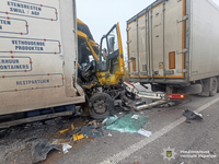 Поліція Вінниччини встановлює обставини ДТП, у якій травмувався пасажир вантажівки