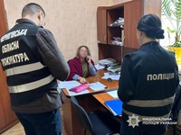 Поліція Чернігівщини викрила посадовицю, яка підозрюється в розтраті майже 3 млн. грн. бюджетних коштів на ремонті доріг