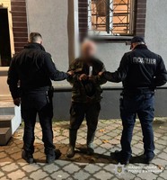 На Берегівщині правоохоронці затримали зловмисника, який намагався переправити шістьох військовозобов’язаних через кордон