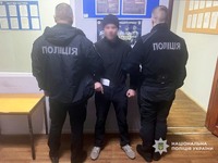 В Чернігівському районі поліцейські затримали чоловіка, який завдав тяжких тілесних ушкоджень своїй знайомій
