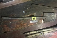 На Уманщині поліцейські затримали жінку, яка лопатою побила співмешканця