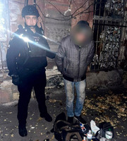 Поліцейські охорони Одещини затримали чоловіка, який викрав кабель на об’єкті критичної інфраструктури