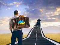 Прагнення знайти краще життя за межами України сьогодні є природним для багатьох громадян