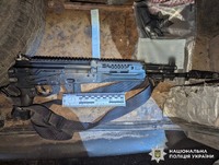 Поліцейські вилучили у жителя Вінницького району автоматичну зброю та боєприпаси