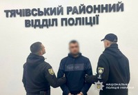 Поліцейські Тячівщини затримали зловмисника, який побив пенсіонерку