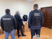 На Вінниччині поліцейські та оперативники УСР затримали посадовця, який вимагав гроші за довідку про відстрочку