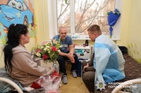 Начальник обласної поліції відвідав у лікарні поранену доньку офіцера Миколаївської громади