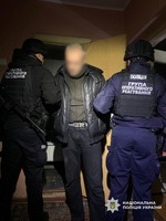 У Ніжині поліцейські оперативно затримали підозрюваного у пограбуванні жінки