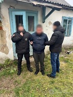 Поліцейські оперативно затримали чоловіка, який чинив домашнє насильство та намагався підпалити свою дружину