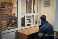 У Сумах поліцейські оперативно затримали зловмисника, який тяжко поранив чоловіка ножем