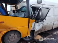 Поліція розслідує обставини дорожньо-транспортної пригоди, внаслідок якої дві людини загинули та 10 постраждали