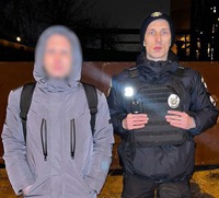 У Харкові поліцейські охорони виявили трьох громадян із речовинами, зовні схожими на наркотичні