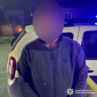 Поліцейські оперативно затримали зловмисника, який наніс ножові поранення чернівчанину