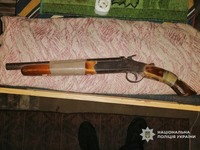У Чернігові поліцейські затримали чоловіка, який з обрізу рушниці поранив свого знайомого