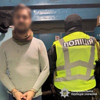 Поліцейські затримали чоловіка, який вчинив бійку та поранив ножем двох пасажирів столичного метрополітену