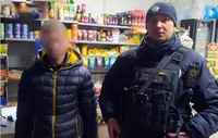 Поліцейські охорони Київщини затримали особу, причетну до вчинення крадіжки