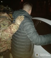 Поліція викрила псевдосиловиків, які під виглядом обшуку пограбували подружжя пенсіонерів з Вінниці