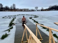 Шахтарі Павлоградщини відзначили Водохреща традиційними купаннями на Самарському хуторі