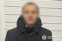 У Хмельницькому поліцейські впродовж години вирахували і затримали зловмисника, який пограбував магазин