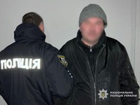 Чернігівська поліція затримала чоловіка, який здійснив неправдиве повідомлення про готовність підірвати торгівельний заклад